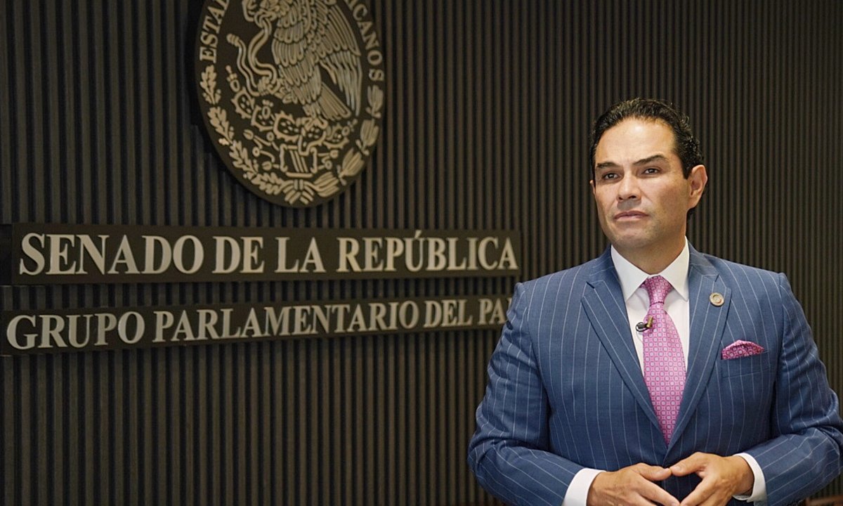 Enrique Vargas impulsa atención integral para mujeres con cáncer de mama