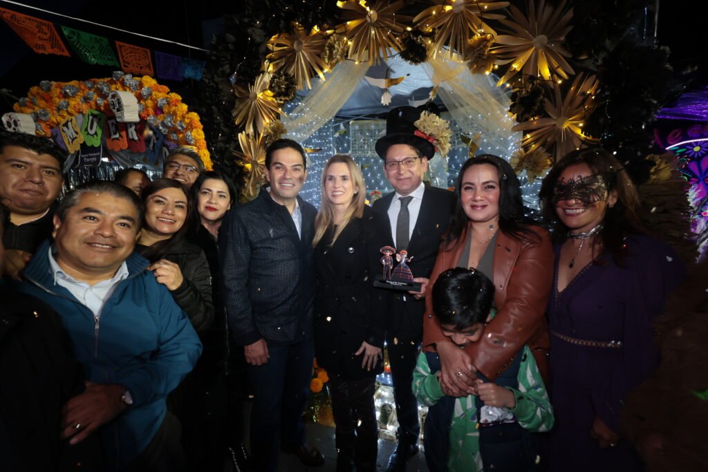 Huixquilucan honra el Día de Muertos con más de 20 ofrendas