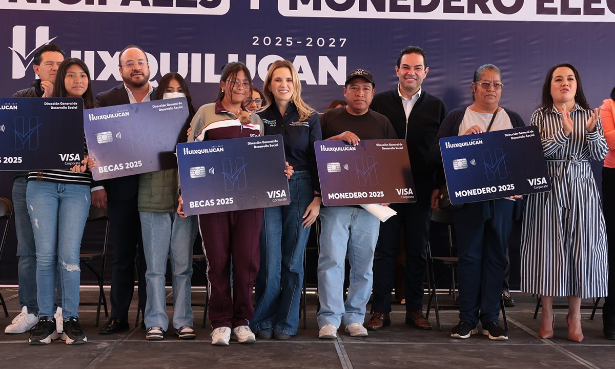 Huixquilucan entrega más de 14 mil apoyos económicos y becas