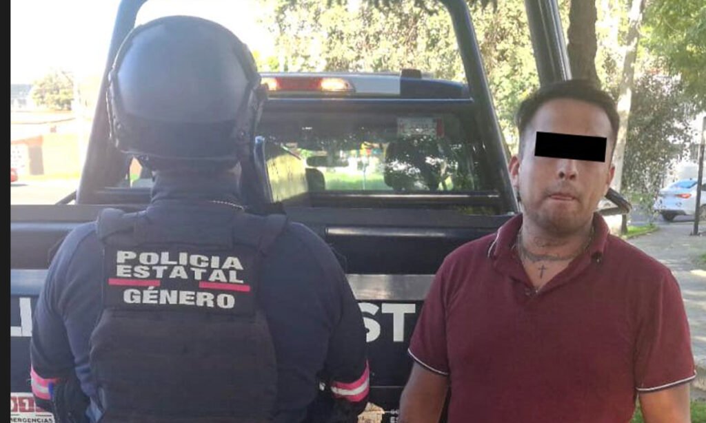 Mujer esperaba el camión y fue golpeada por este hombre, en Toluca