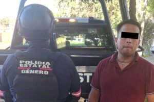 Mujer esperaba el camión y fue golpeada por este hombre, en Toluca