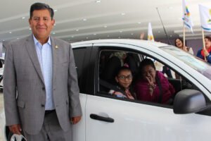 SMSEM-entrega-125-autos-a-maestros-del-Edomex