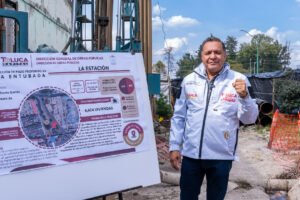 Supervisa-Ricardo-Moreno-nuevo-pozo-en-Independencia,-en-Toluca