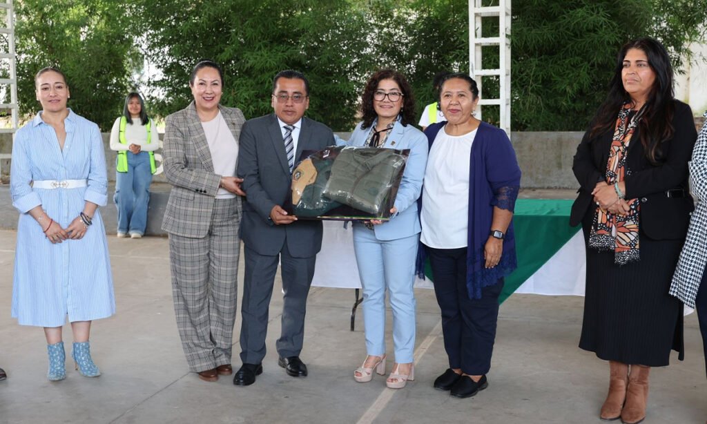 UAEMéx entrega equipo de trabajo a más de 5,800 docentes