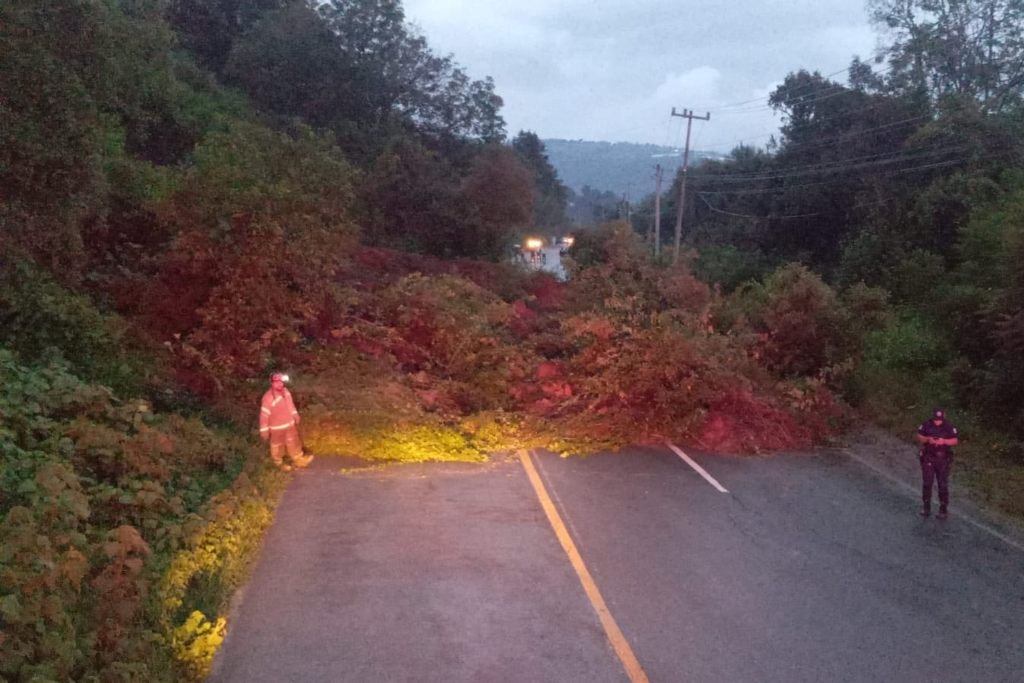 Derrumbe en la carretera Tenancingo–Tenango provoca cierre total y movilización de emergencia derrumbre carretera tenancingo