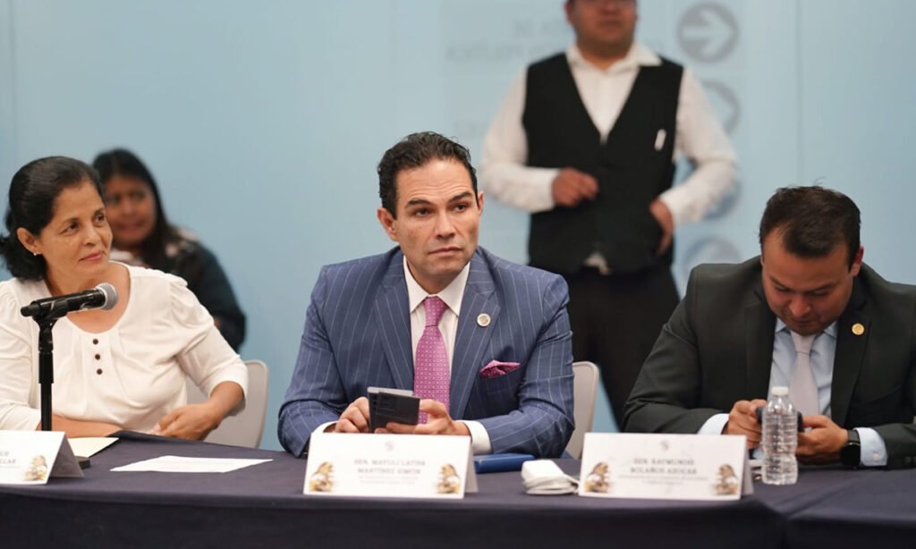 enrique-vargas-del-pan-vota-contra-reforma-a-la-ley-de-amparo