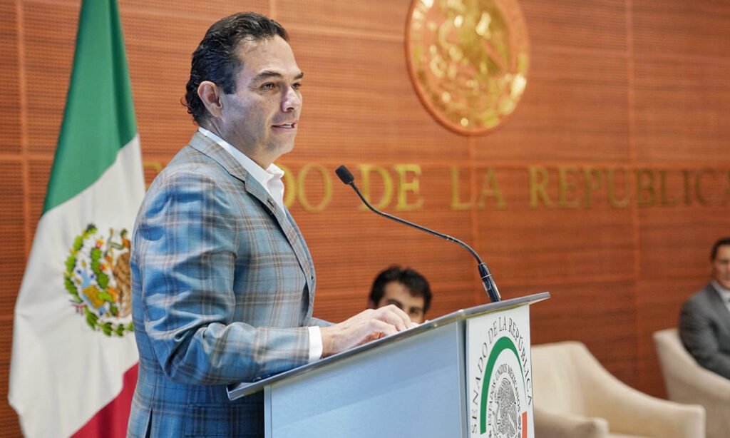 Enrique Vargas impulsa ley contra contenido sexual falso generado con IA