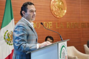 Enrique Vargas impulsa ley contra contenido sexual falso generado con IA