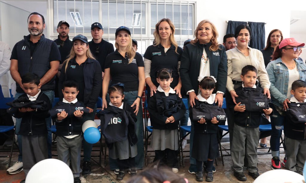 Huixquilucan abriga a su niñez con más de mil 400 chamarras