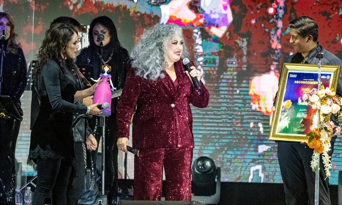 Más de 40 mil personas celebran a Amanda Miguel en Toluca