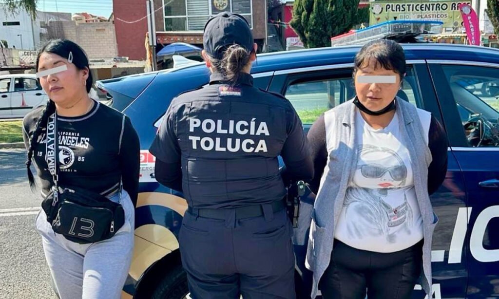 Robo de celular en Toluca termina con dos detenidas