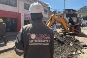 Se recuperan vialidades en Toluca con brigadas de bacheo