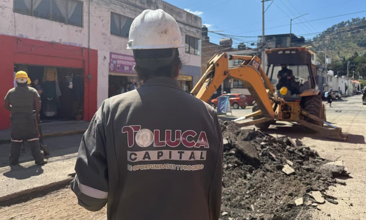 Se recuperan vialidades en Toluca con brigadas de bacheo