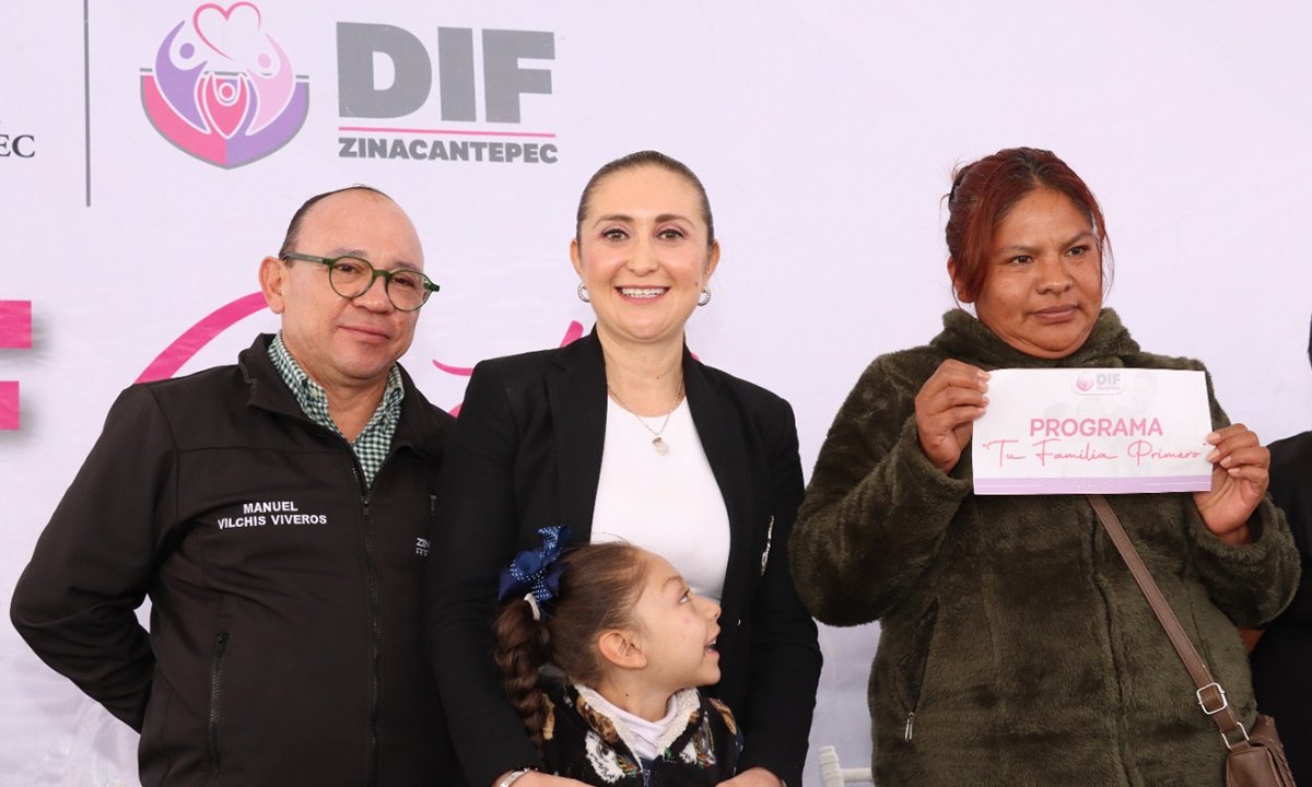 Zinacantepec entrega becas para impulsar bienestar familiar