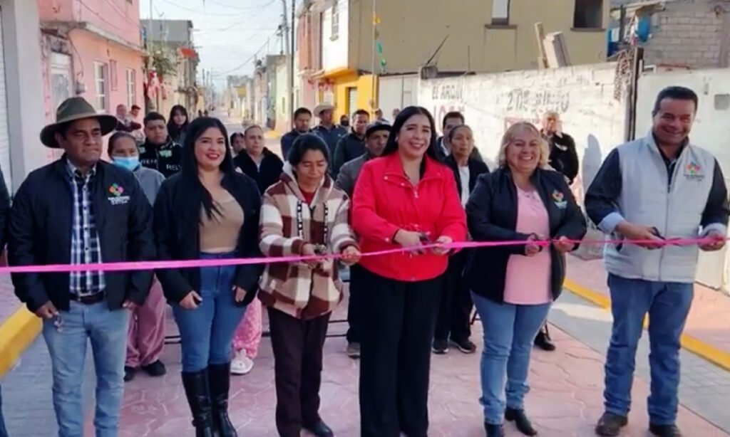 Alcaldesa de San Antonio La Isla entrega pavimentación en Calle Hidalgo