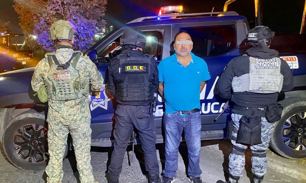 Cae en Toluca a conductor de “patrulla pirata”