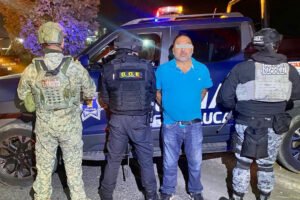 Cae en Toluca a conductor de “patrulla pirata”