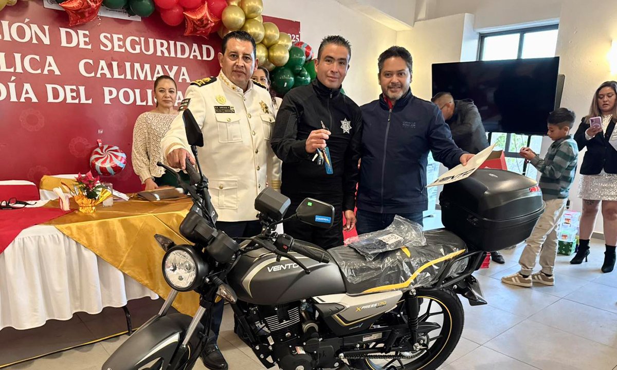 Calimaya celebra a su policía con apoyo económico para oficiales