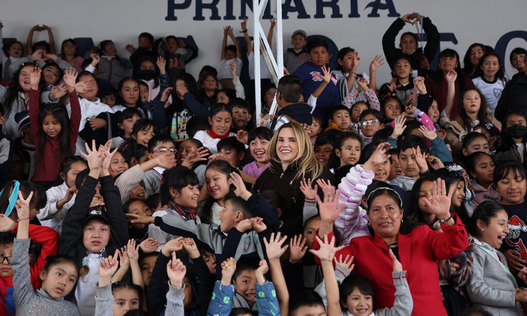 Más de mil 800 alumnos de Huixquilucan estrenan escuelas renovadas