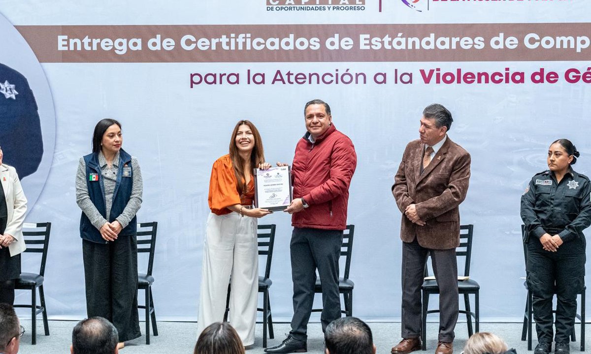 Ricardo Moreno certifica a servidores públicos contra violencia de género
