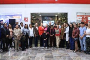 Tradición zapatera de San Mateo Atenco llega al Aeropuerto de Toluca