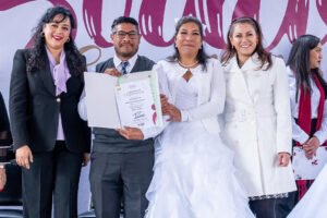 Toluca fortalece el amor con boda de 241 parejas