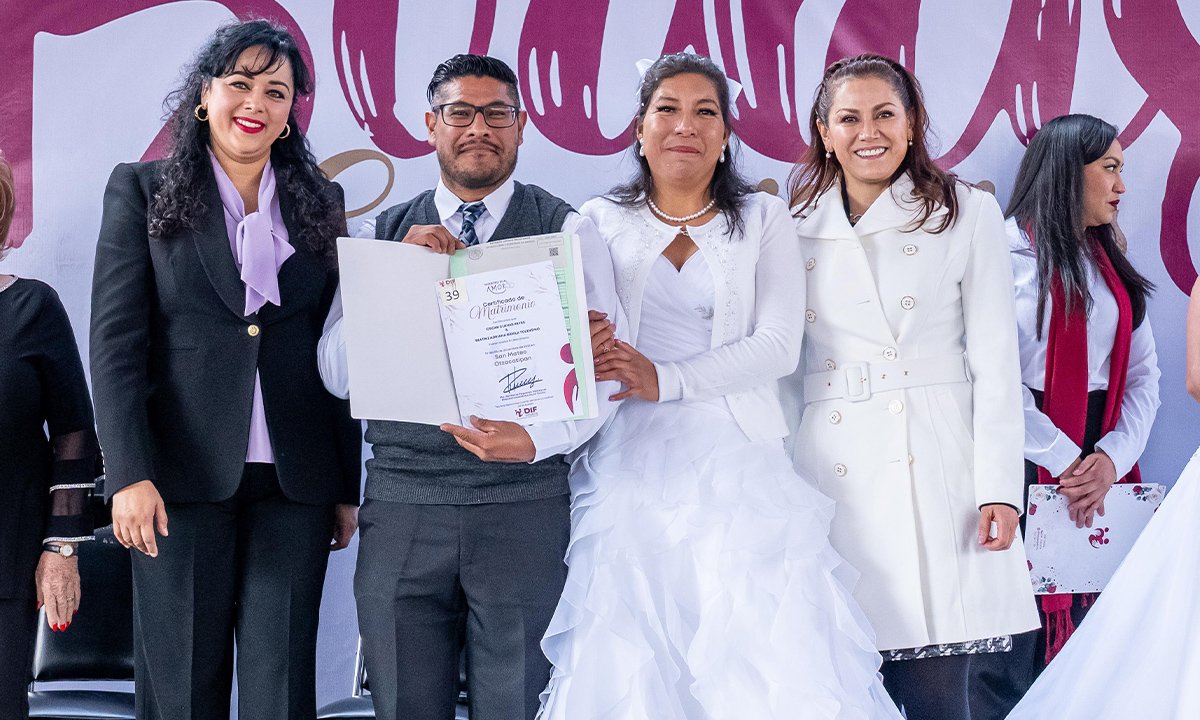 Toluca fortalece el amor con boda de 241 parejas