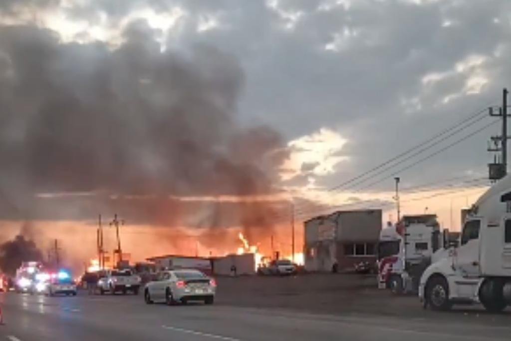 incendio paraliza la autopista