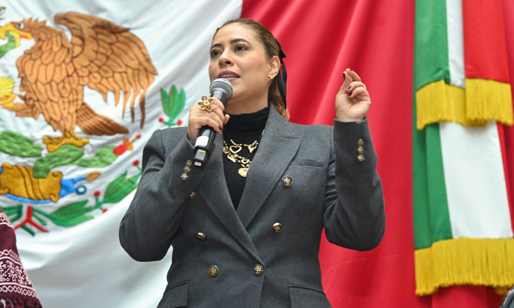 María José Pérez acerca el Congreso a adultos mayores