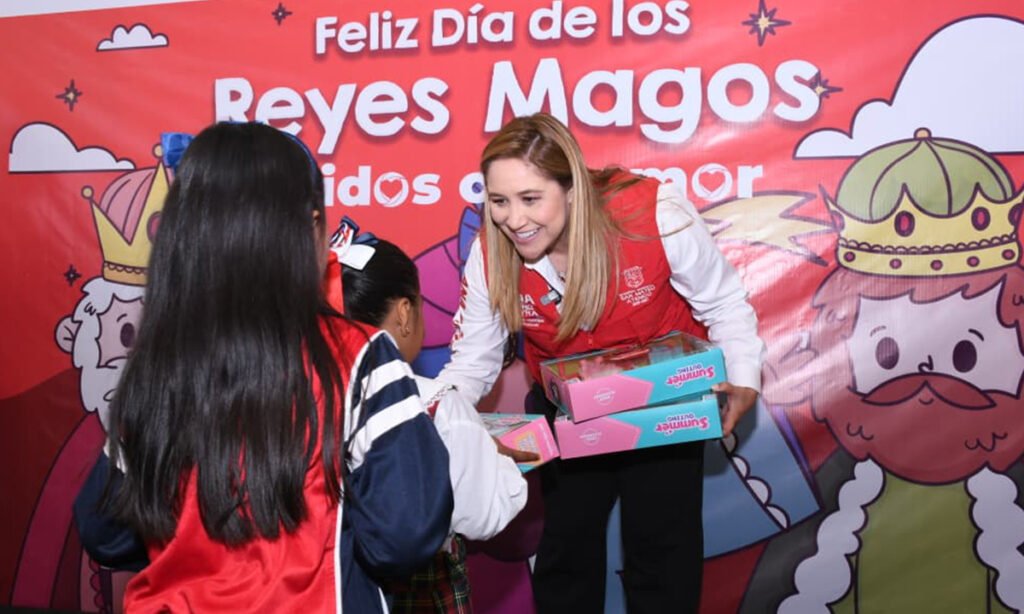 San Mateo Atenco celebra regreso a clases con entrega de juguetes