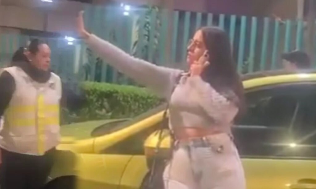 Sancionan a “Lady Cerda” tras insultar y sobornar a policía en CDMX