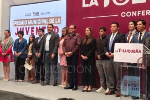 VIDEO - Alcalde de Toluca reconoce a ganadores del Premio de la Juventud 2025