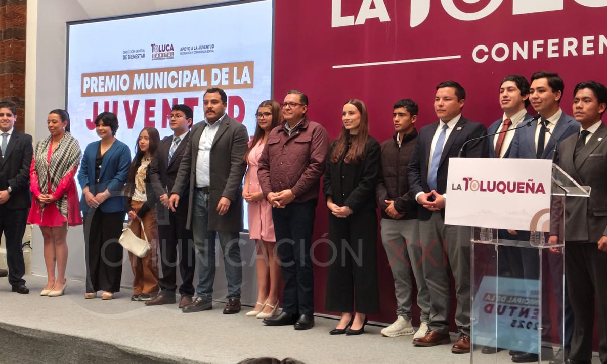 VIDEO - Alcalde de Toluca reconoce a ganadores del Premio de la Juventud 2025