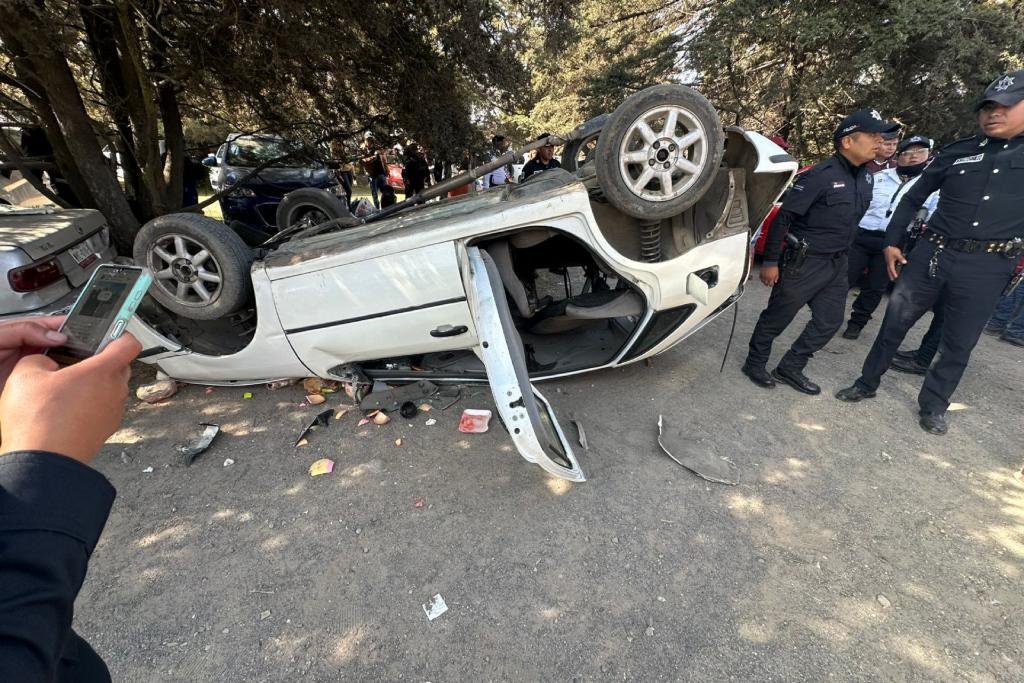 camion flecha roja causa accidente