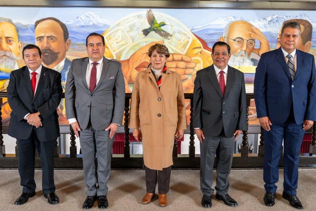 sale Daniel Sibaja de la SEMOV