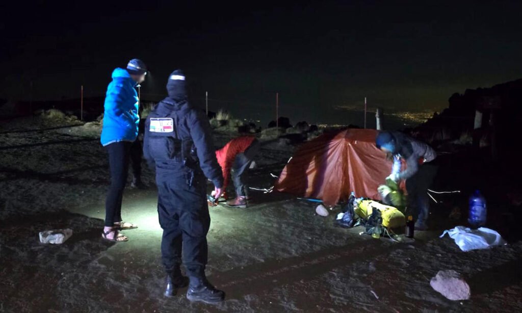 Asisten a turistas estadounidenses con mal de montaña en el Iztaccíhuatl