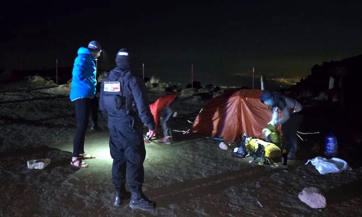 Asisten a turistas estadounidenses con mal de montaña en el Iztaccíhuatl