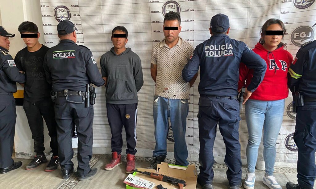 Caen en Toluca presuntos ladrones de transporte de carga