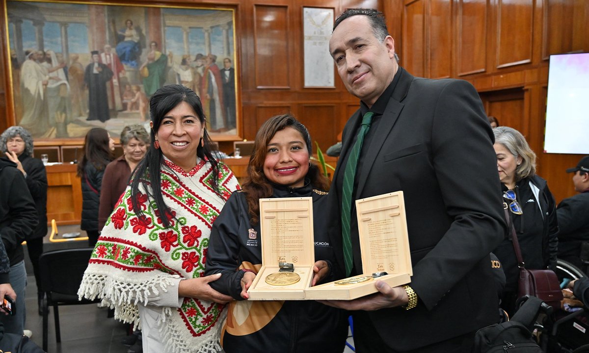 Diputada Nelly Rivera entrega reconocimientos a 160 paratletas mexiquenses