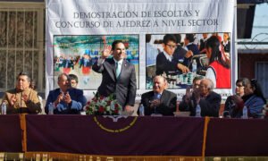 Enrique Vargas participa en actividades del Día de la Bandera en Huixquilucan