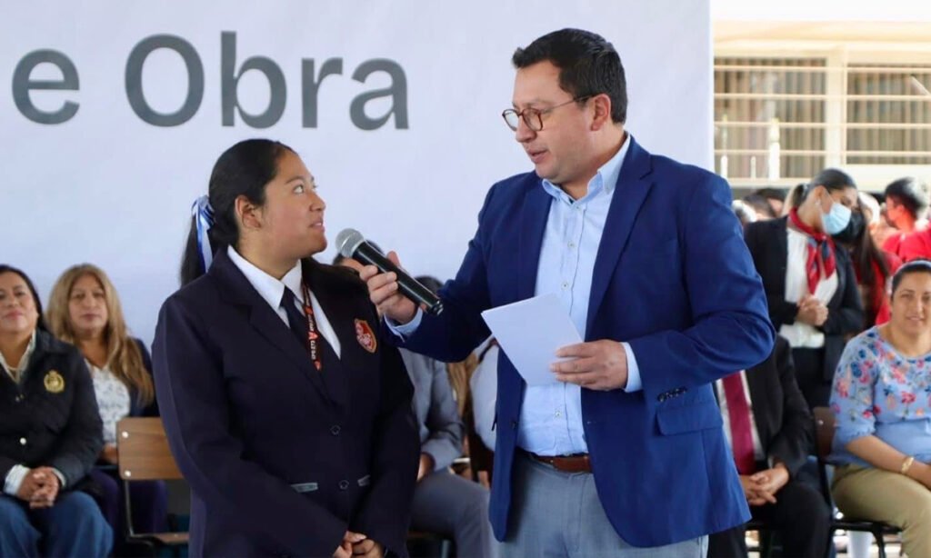 Lerma refuerza espacios escolares con arcotecho en la Preparatoria 273