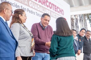 Más de 1,400 alumnos de Toluca cuentan con nuevas techumbres