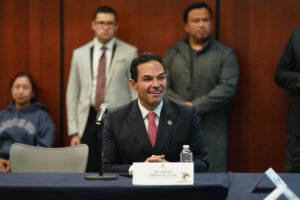 Senado aprueba reformas de Enrique Vargas sobre violencia en escuelas