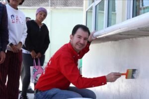 atiende petición de una escuela