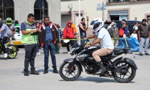 Certificación y licencias para motociclistas avanzan en Huixquilucan