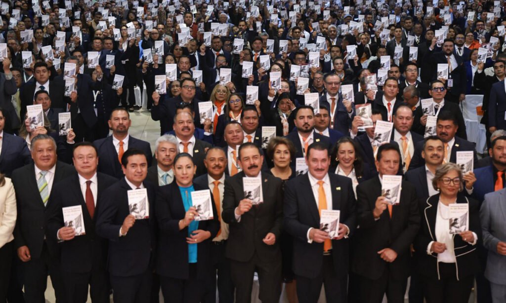 Congreso mexiquense presente en Pleno del SNTE