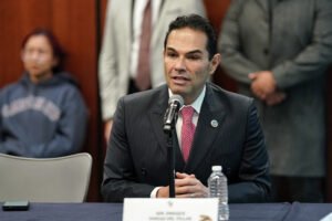 Enrique Vargas impulsa reformas contra financiamiento ilícito en elecciones