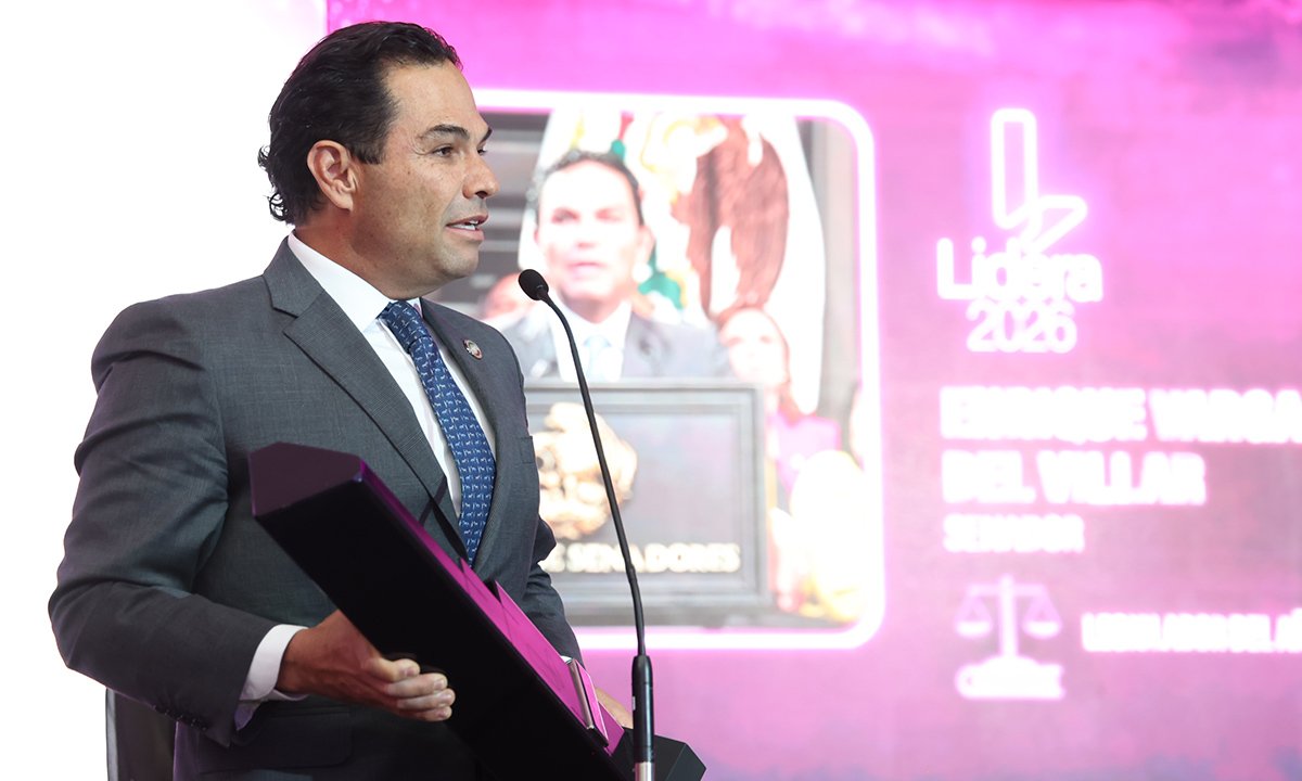 Enrique Vargas recibe el Premio Legislador del Año