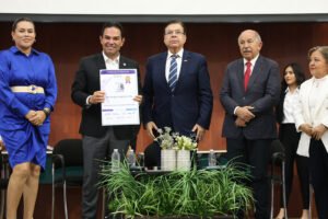 Enrique Vargas recibe el Premio Nacional a la Excelencia Municipal