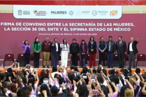 Presentes en firma de convenio